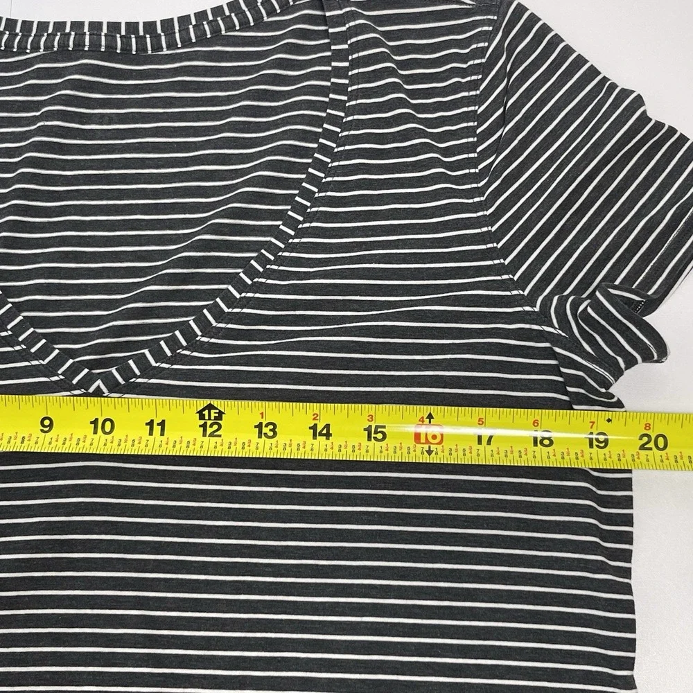 Lululemon Women's Love Tee V Neck Short Sleeve T-Shirt Black White Stripe - Picture 8 of 10